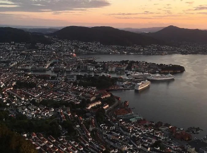 Lägenhet Charming House, Rare Historic House From 1779, Whole House Bergen