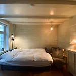 Apartment Charming House, Rare Historic House From 1779, Whole House *